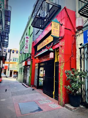 Golden Gate Fortune Cookie Factory by null