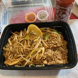 Chicken pad Thai was excellent! Yummy #SalatipThaiToGo 2/26/2021 Chicken pad Thai was excellent! Yummy #SalatipThaiToGo 2/26/2021