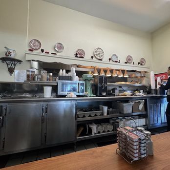 Henri's - the counter - Diners Near Me - Canoga Park, California