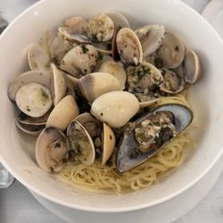 Dattilo Ristorante Italiano - Clams vingole ( sorry don't remember the name exactly) clams in a white wine sauce with capers garlic snd angel hair