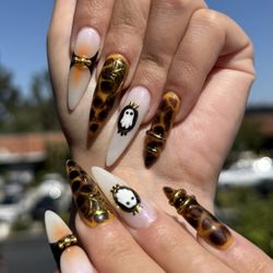 GK Academy USA - Halloween nails