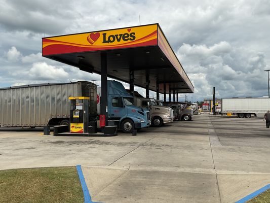 Love's Travel Stop by null