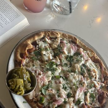 Farm and Craft Scottsdale - Happy hour bbq chicken flatbread and lavender lemonade - New American Near Me - Scottsdale, Arizona