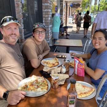 Pizza Mondo - Outside lunch stop during some downtown shopping time. - Pizza Near Me - Bend, Oregon Pizza Mondo - Outside lunch stop during some downtown shopping time. - Pizza Near Me - Bend, Oregon