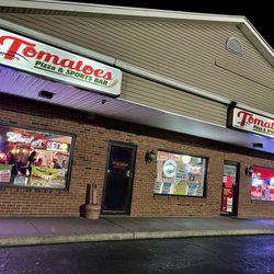 Tomatoe's Pizza & Sports Bar - The front of Tomatoes.