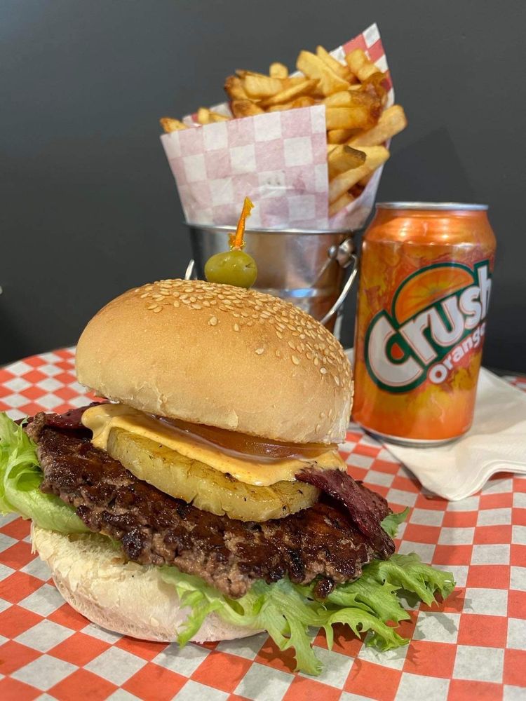 Mountain Burger Logo
