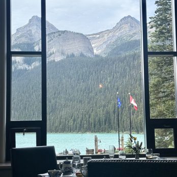 FAIRVIEW BAR AND RESTAURANT - Modern European Near Me - Lake Louise, Alberta
