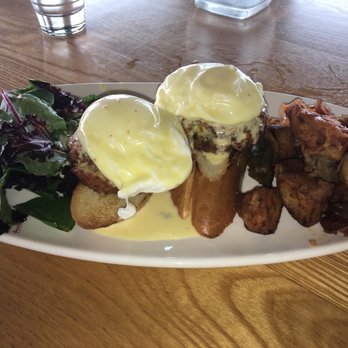 Moonraker Restaurant - Moonraker Crab Cakes Benedict - New American Near Me - Pacifica, California