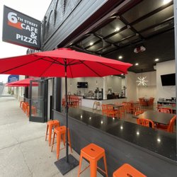 6th Street Cafe & Pizza - Outside seating