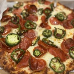 Paradise Pizza - Fresh jalapeño & pepperoni pizza