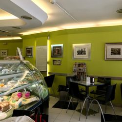 Pastelaria Athanasio - Welcoming interior