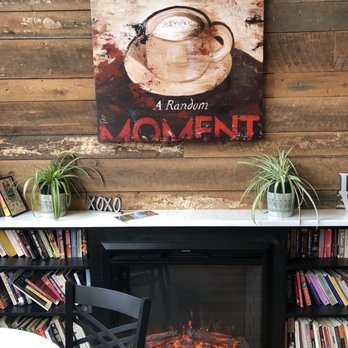Cafe e Dolci - Cafe seating area - Gelato Near Me - Warwick, New York