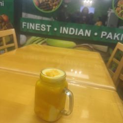 Halal Food cafe - Satisfying my midnight craving with the ever-delicious Falooda and refreshing Mango Lassi!