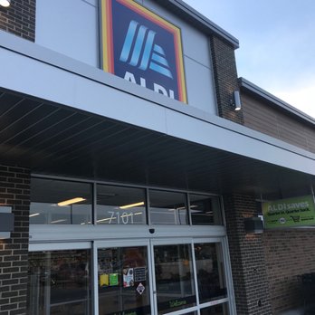 ALDI - the front of a aldi store - Grocery Near Me - Holland, Ohio