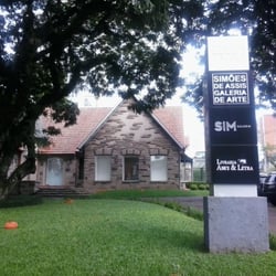Simões de Assis