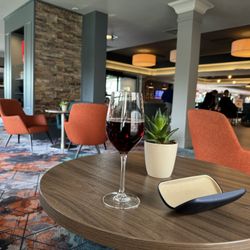 DoubleTree by Hilton Hotel Edinburgh Airport - Lobby