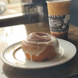 Espresso Love Coffee - cinnamon roll