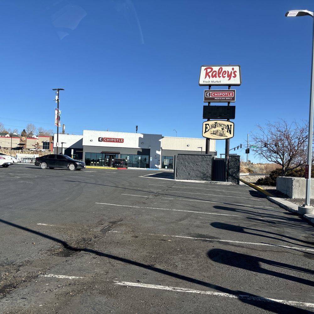 Tesla Supercharger - Now there's a chipotle this charging station just became pretty good even though it's slow - EV Charging Stations Near Me - Elko, Nevada Tesla Supercharger - Now there's a chipotle this charging station just became pretty good even though it's slow - EV Charging Stations Near Me - Elko, Nevada