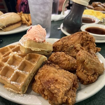 Metro Diner - Fried Chicken & Waffle - way too salty - American Near Me - Altamonte Springs, Florida Metro Diner - Fried Chicken & Waffle - way too salty - American Near Me - Altamonte Springs, Florida