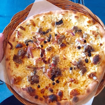 Postkontoret - Pizza med hvit saus, marinert elg, blåbær, bacon og rødløk. Morsomme og gode smaker. - Pizza Near Me - Oslo, 03