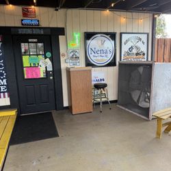 Nena's Wings & Things