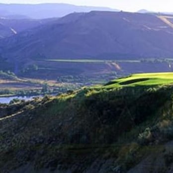 Highlander Golf Course - The scenic 9th hole can make it tough to concentrate! - Golf Near Me - East Wenatchee, Washington