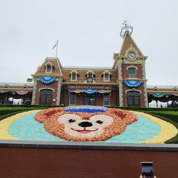 香港迪士尼樂園 - At the entrance - Amusement Parks Near Me - Hong Kong, HK 香港迪士尼樂園 - At the entrance - Amusement Parks Near Me - Hong Kong, HK