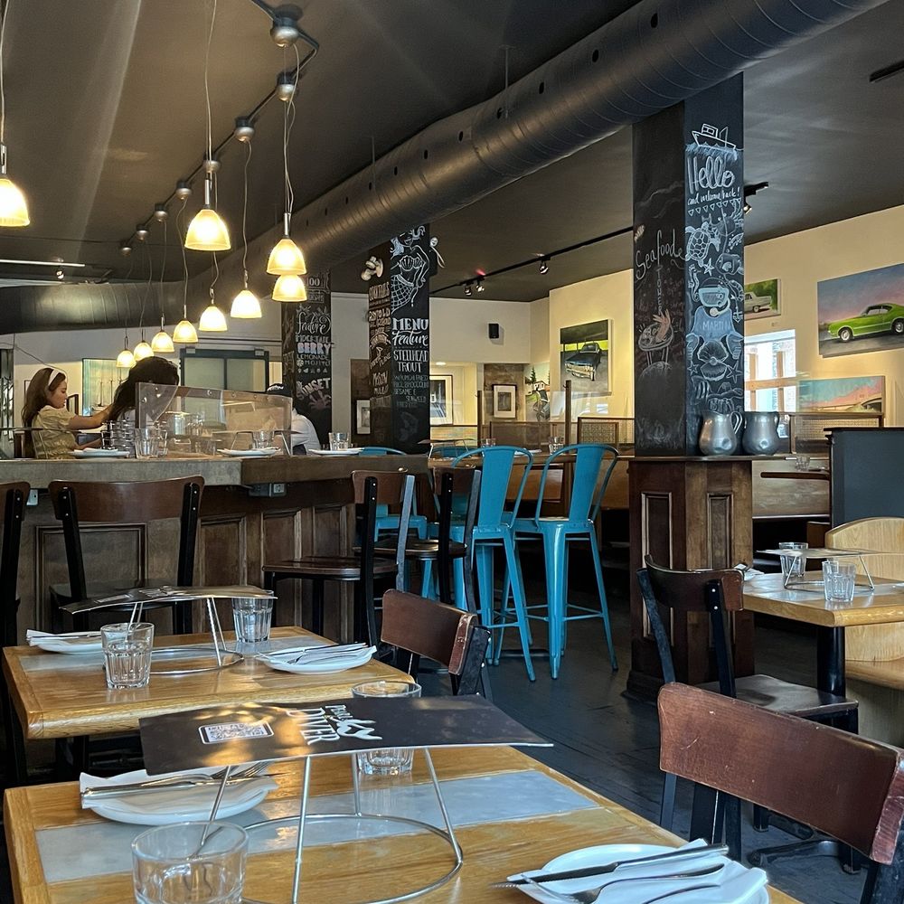 Pearl Diver has an awesome vibe with friendly service and happy he specials - Divers Dozen $24 (Canadian) Pearl Diver has an awesome vibe with friendly service and happy he specials - Divers Dozen $24 (Canadian)
