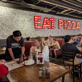 Giordano's - Pizza Near Me - Chicago, Illinois