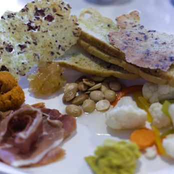 Amilinda - La Tabla - Portuguese Near Me - Milwaukee, Wisconsin