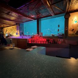 Sip 'n Dip Lounge - Bar