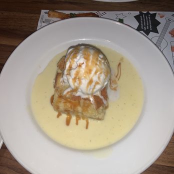 Yard House - Bread Pudding with Cr-me Anglaise - New American Near Me - Concord, California