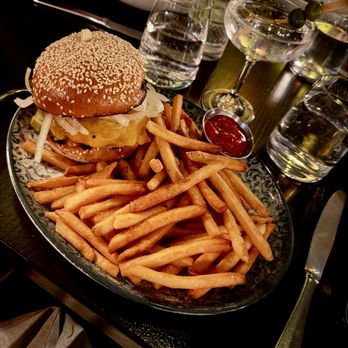 The Parlour Room - Cheesburger - Cocktail Bars Near Me - New York, New York