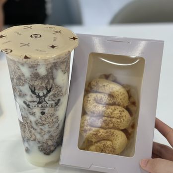 The Alley - Oreo Mochi Milk and Chocolate Croffle - Bubble Tea Near Me - Brea, California