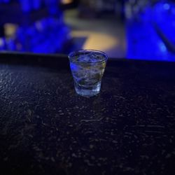Whiskey Willie's - Back home bitches