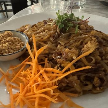 White Elephant - Chicken Pad Thai - Thai Near Me - Los Angeles, California White Elephant - Chicken Pad Thai - Thai Near Me - Los Angeles, California