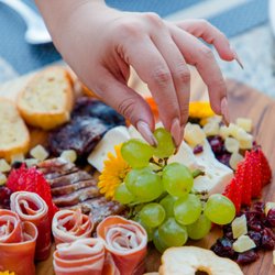 La Palapa Belga - Create your own tapas, choose from our selection of cold cuts, cheeses and much more!