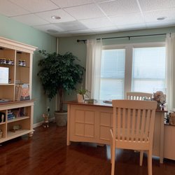 Hamilton Wellness Center - A quick picture of the front office. Nice and neat.