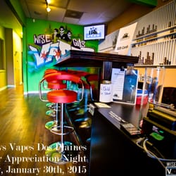 Wise Guys Vapes  - Des Plaines - Our solid Oak bar where you can sample our exquisite E-liquids.