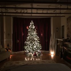 Body Kneads - Holiday setup