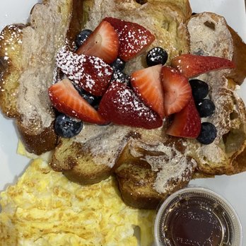 Blacc Vanilla Cafe - Today's special: French toast with berries - Coffee & Tea Near Me - Newburgh, New York