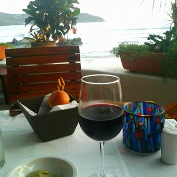 Bistro del Mar - Vino and apps make for a wonderful lunch! - Seafood Near Me - Zihuatanejo, GRO Bistro del Mar - Vino and apps make for a wonderful lunch! - Seafood Near Me - Zihuatanejo, GRO