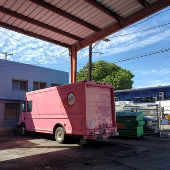 Sweet Revenge - Parking area and their food truck. - Desserts Near Me - Honolulu, Hawaii