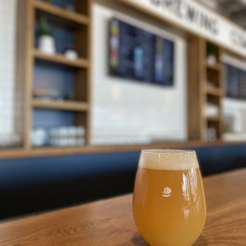 Mast Landing Brewing Company - Dayglow Vibes IPA - Breweries Near Me - Freeport, Maine