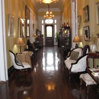 Ashton's Bed and Breakfast - The foyer - Bed & Breakfast Near Me - New Orleans, Louisiana Ashton's Bed and Breakfast - The foyer - Bed & Breakfast Near Me - New Orleans, Louisiana