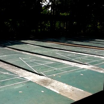 Fancyburg Park - Shuffleboard. I kinda of want to learn it. You'd think hispters ould be all over this is be...snicker...ironic. - Tennis Near Me - Upper Arlington, Ohio