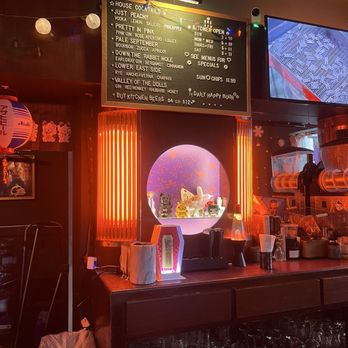 Ludlow Liquors - Bar - Cocktail Bars Near Me - Chicago, Illinois
