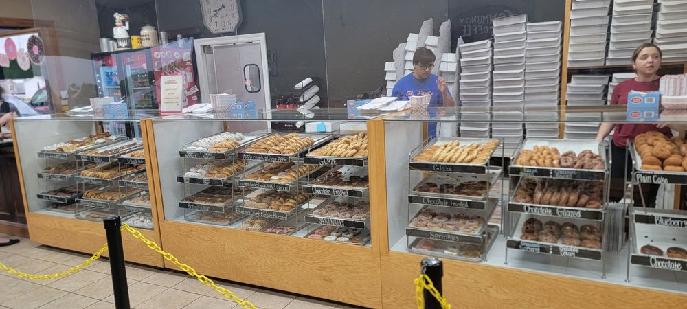 Doughlicious Donuts Logo