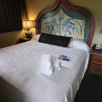 McMenamins Kennedy School - Hotels Near Me - Portland, Oregon