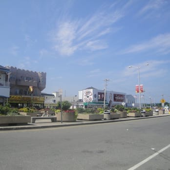 Salisbury Beach - View of the center square - Beaches Near Me